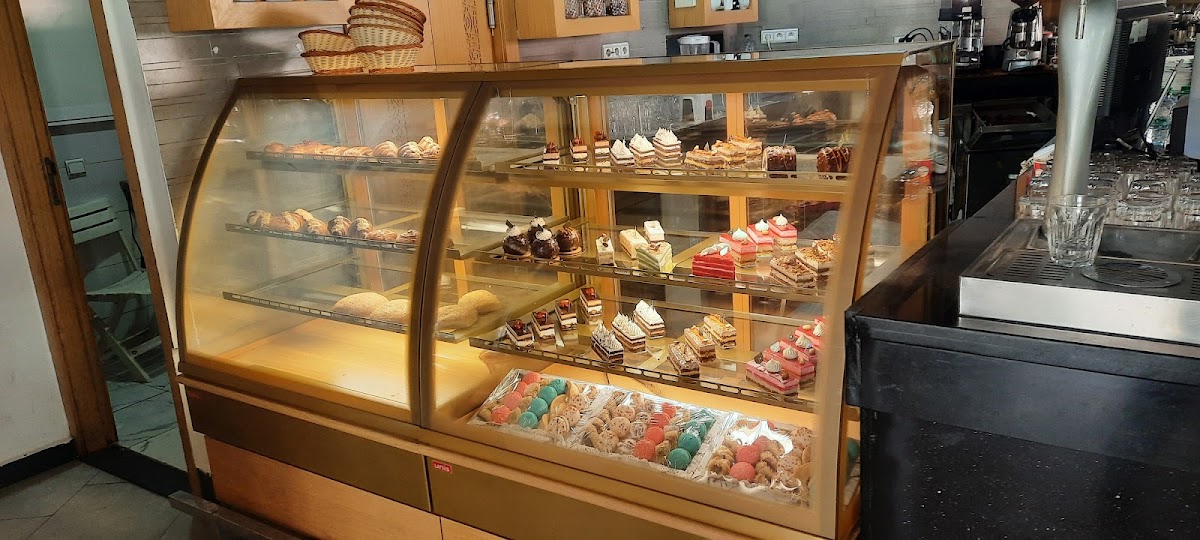 Lina's : Coffee & Glacier